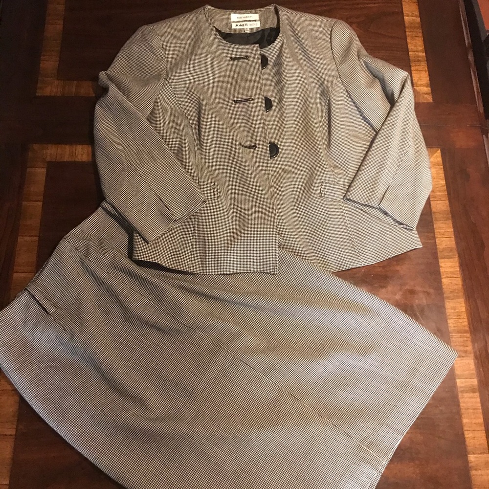 Jones & Co skirt suit set